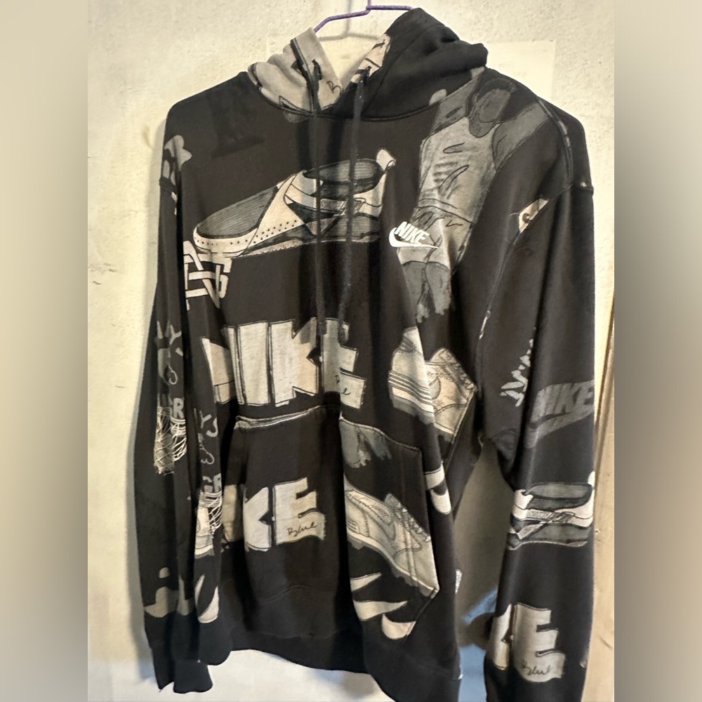Nike hoodie size small